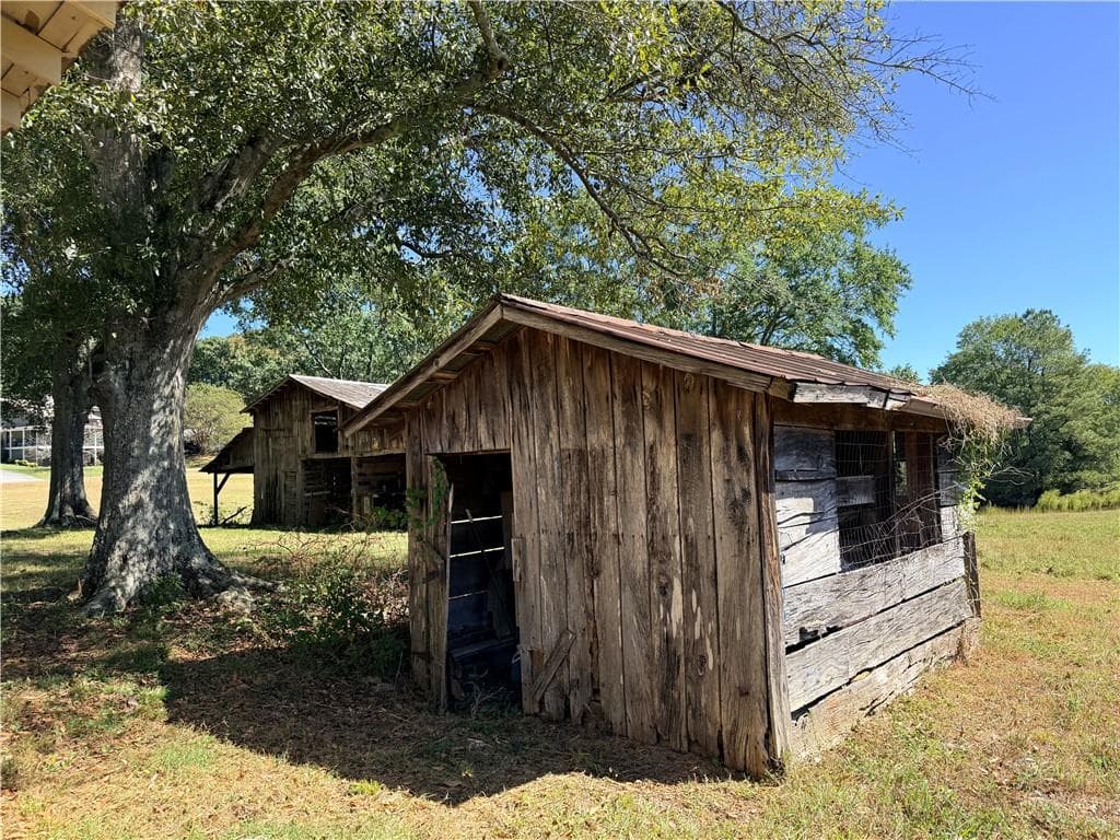 2 bedroom, 2 bathroom, 1,188 sq ft single family residence for sale at 335 Craigtown Road, Calhoun, GA 30701 — photo 5