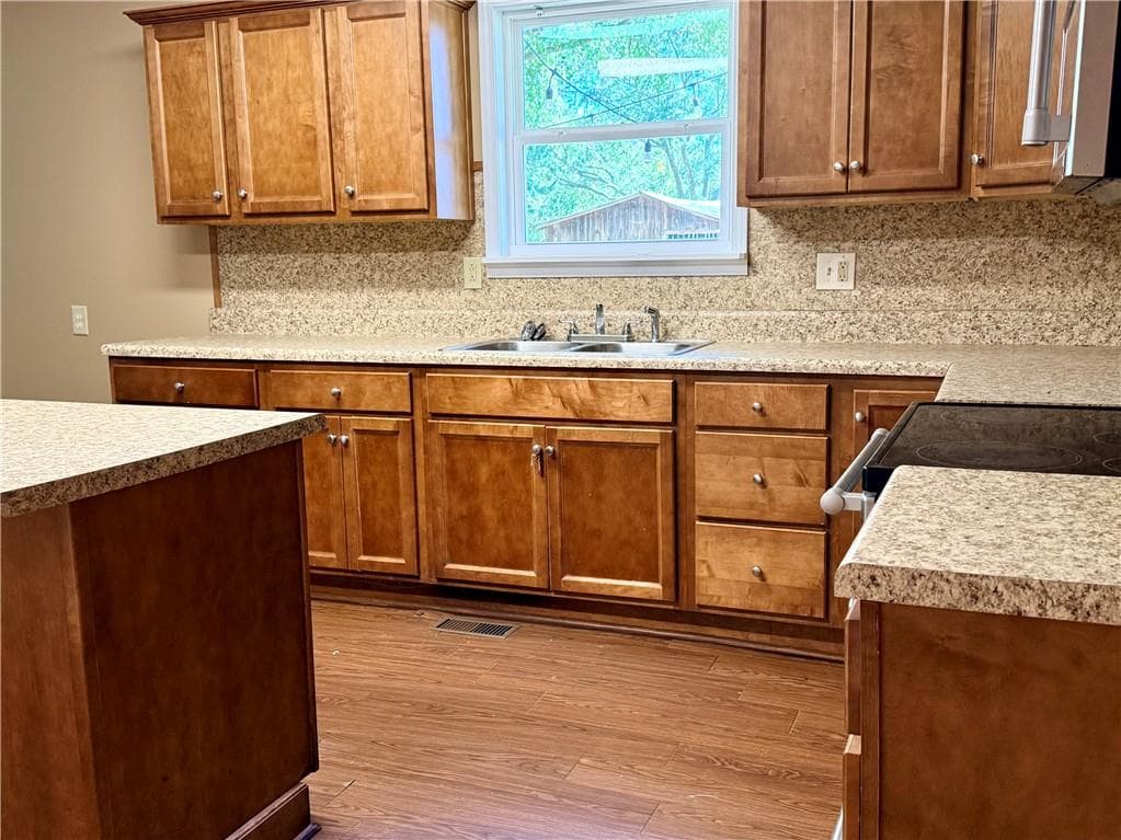 2 bedroom, 2 bathroom, 1,188 sq ft single family residence for sale at 335 Craigtown Road, Calhoun, GA 30701 — photo 8