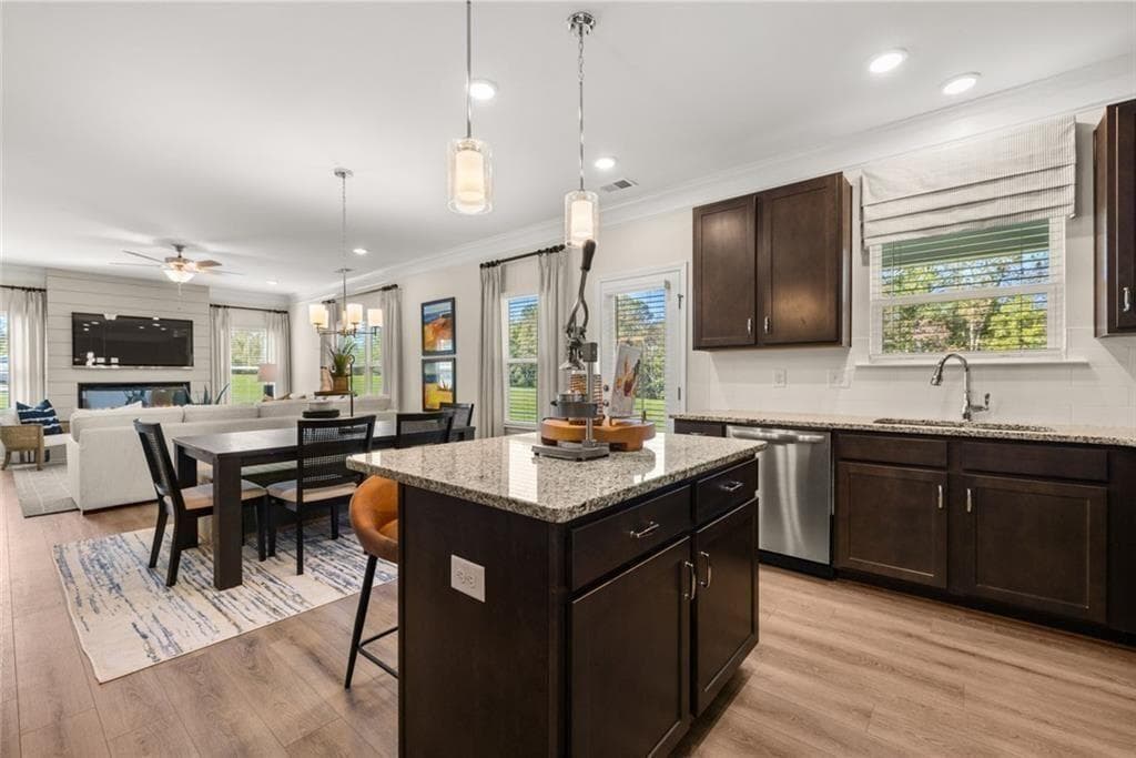 4 bedroom, 3 bathroom, 2,372 sq ft single family residence for sale at 121 Meadowview Court, Carrollton, GA 30117 — photo 8