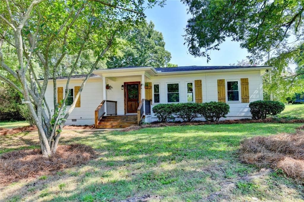 3 bedroom, 2 bathroom, 1,052 sq ft single family residence for sale at 107 Lakeshore Circle, Braselton, GA 30517 — photo 3