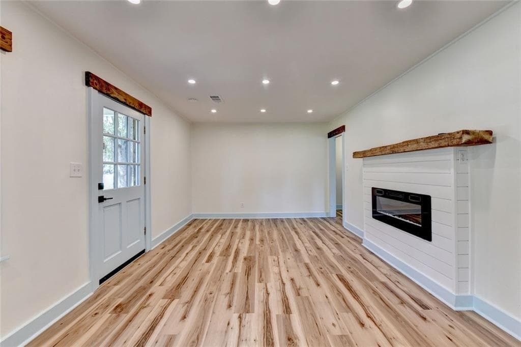 3 bedroom, 2 bathroom, 1,052 sq ft single family residence for sale at 107 Lakeshore Circle, Braselton, GA 30517 — photo 5