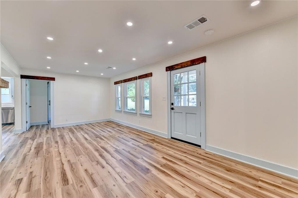 3 bedroom, 2 bathroom, 1,052 sq ft single family residence for sale at 107 Lakeshore Circle, Braselton, GA 30517 — photo 9