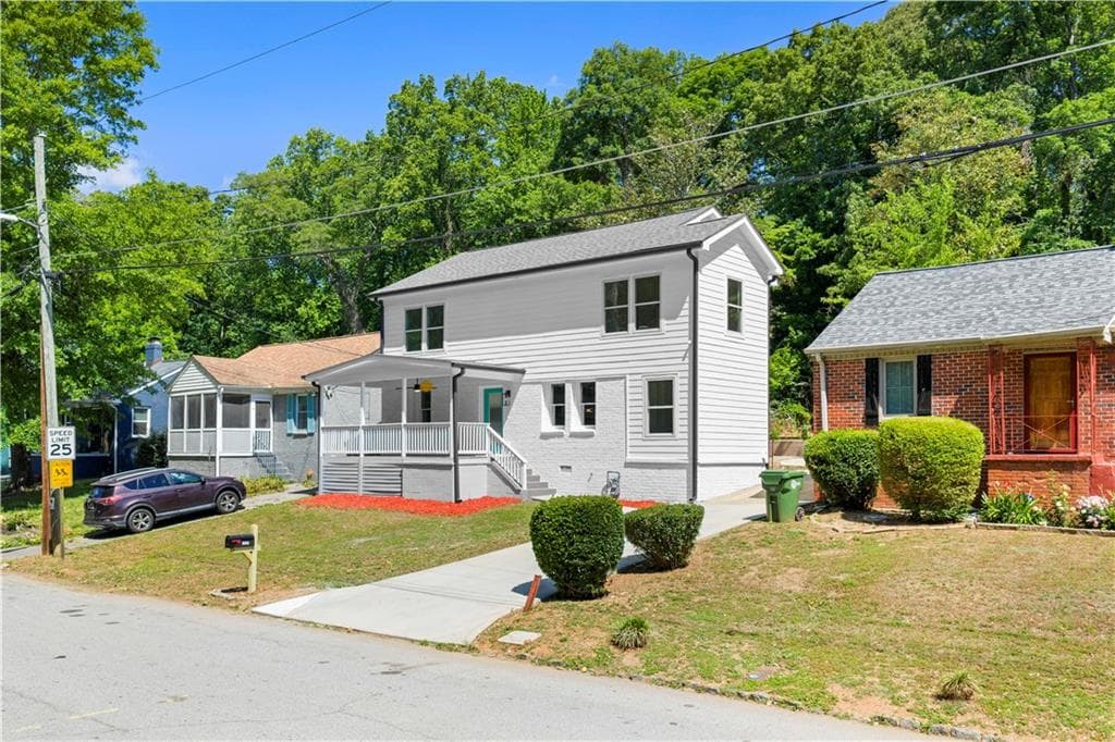 4 bedroom, 4 bathroom, 2,086 sq ft single family residence for sale at 1689 Derry Avenue, Atlanta, GA 30310 — photo 2