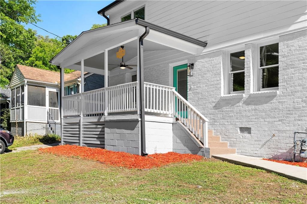 4 bedroom, 4 bathroom, 2,086 sq ft single family residence for sale at 1689 Derry Avenue, Atlanta, GA 30310 — photo 3