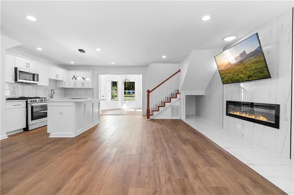 4 bedroom, 4 bathroom, 2,086 sq ft single family residence for sale at 1689 Derry Avenue, Atlanta, GA 30310 — photo 6
