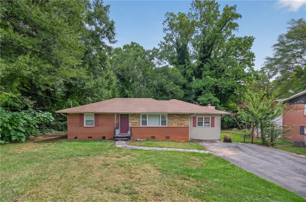 3 bedroom, 2 bathroom, 1,352 sq ft single family residence for sale at 128 Peachtree Circle, Marietta, GA 30060