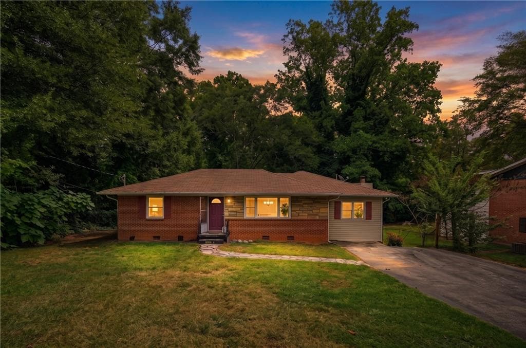 3 bedroom, 2 bathroom, 1,352 sq ft single family residence for sale at 128 Peachtree Circle, Marietta, GA 30060 — photo 2