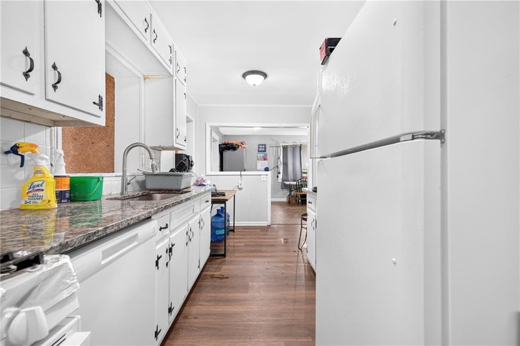 3 bedroom, 2 bathroom, 1,352 sq ft single family residence for sale at 128 Peachtree Circle, Marietta, GA 30060 — photo 8