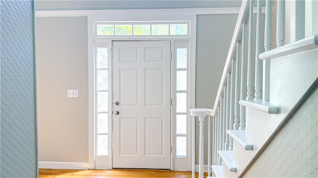 4 bedroom, 3 bathroom, 2,701 sq ft single family residence for sale at 5630 Vicarage Walk, Alpharetta, GA 30005 — photo 5