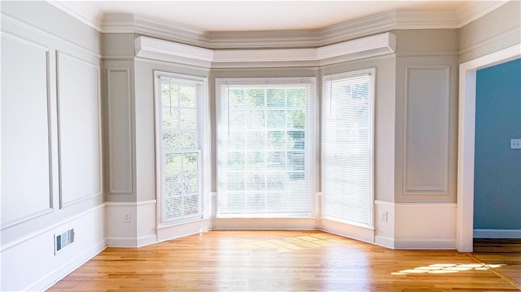 4 bedroom, 3 bathroom, 2,701 sq ft single family residence for sale at 5630 Vicarage Walk, Alpharetta, GA 30005 — photo 7