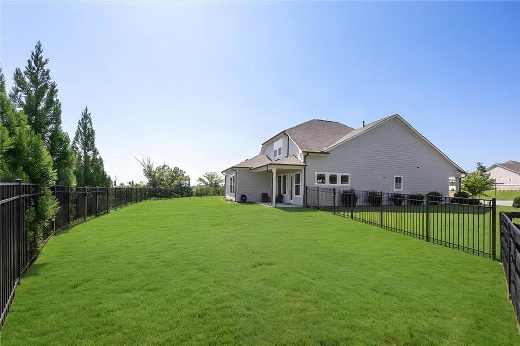 3 bedroom, 2 bathroom, 2,582 sq ft single family residence for rent at 6853 River Rock Drive, Flowery Branch, GA 30542 for $2,500 a month — photo 4