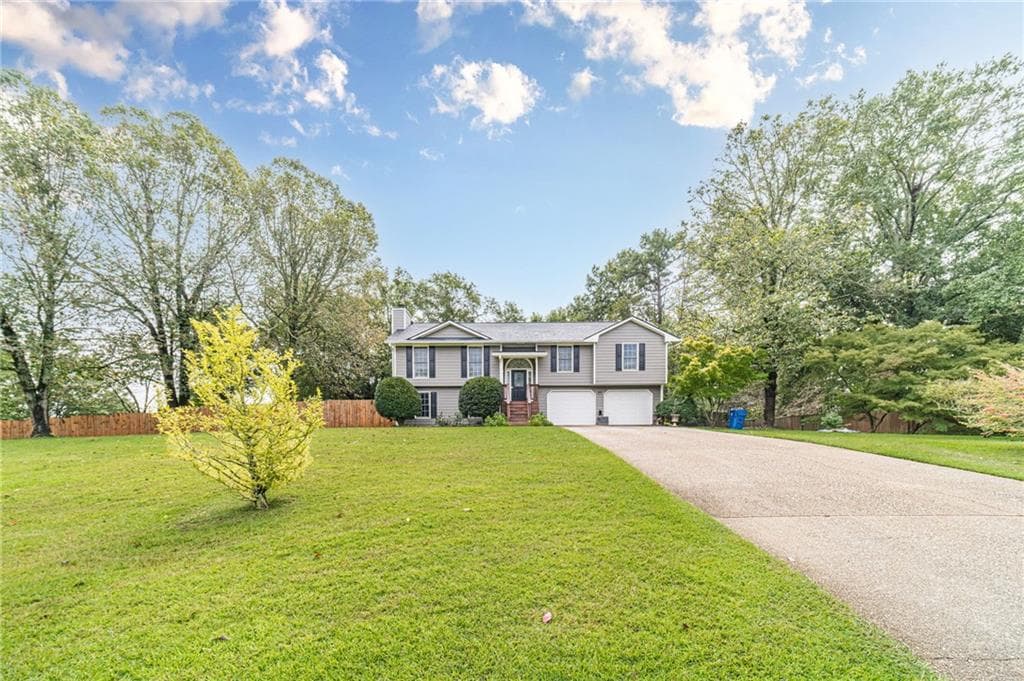 5 bedroom, 3 bathroom, 2,103 sq ft single family residence for sale at 27 Creek View Drive, Hoschton, GA 30548 — photo 2