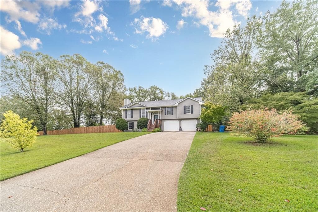 5 bedroom, 3 bathroom, 2,103 sq ft single family residence for sale at 27 Creek View Drive, Hoschton, GA 30548 — photo 3