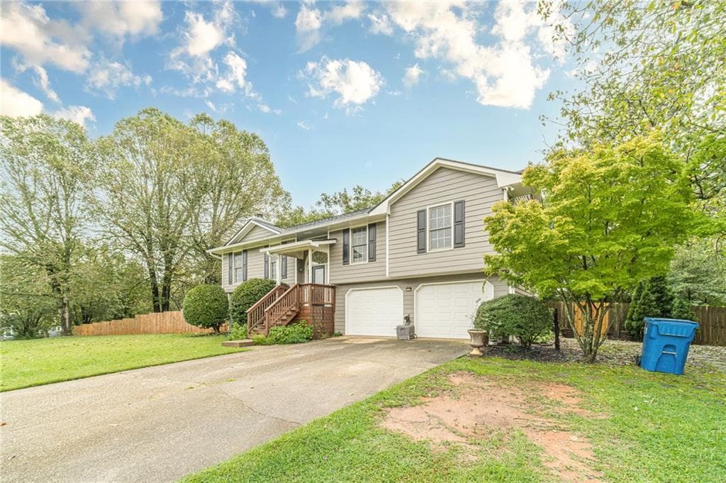 5 bedroom, 3 bathroom, 2,103 sq ft single family residence for sale at 27 Creek View Drive, Hoschton, GA 30548 — photo 4