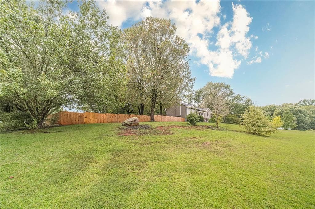 5 bedroom, 3 bathroom, 2,103 sq ft single family residence for sale at 27 Creek View Drive, Hoschton, GA 30548 — photo 7