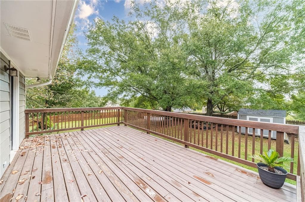 5 bedroom, 3 bathroom, 2,103 sq ft single family residence for sale at 27 Creek View Drive, Hoschton, GA 30548 — photo 9