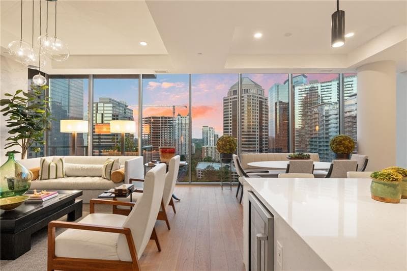 3 bedroom, 3 bathroom, 2,071 sq ft condominium for sale at 40 12th Street 1603, Atlanta, GA 30309 — photo 2
