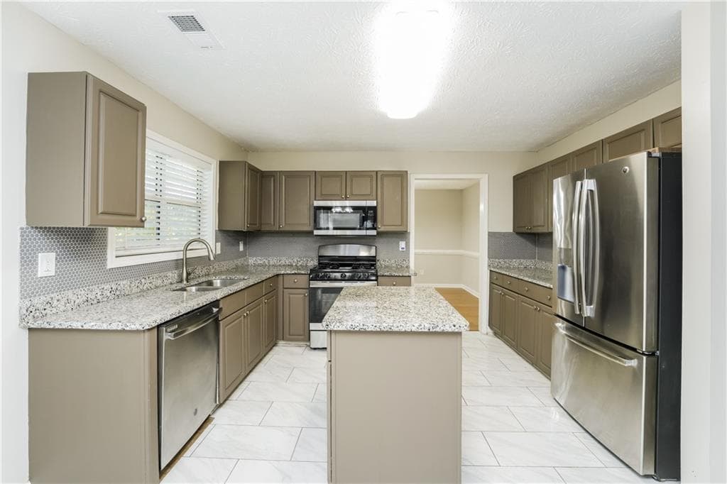 5 bedroom, 3 bathroom, 2,080 sq ft single family residence for rent at 1681 Magnolia View Place, Norcross, GA 30093 for $2,580 a month — photo 3