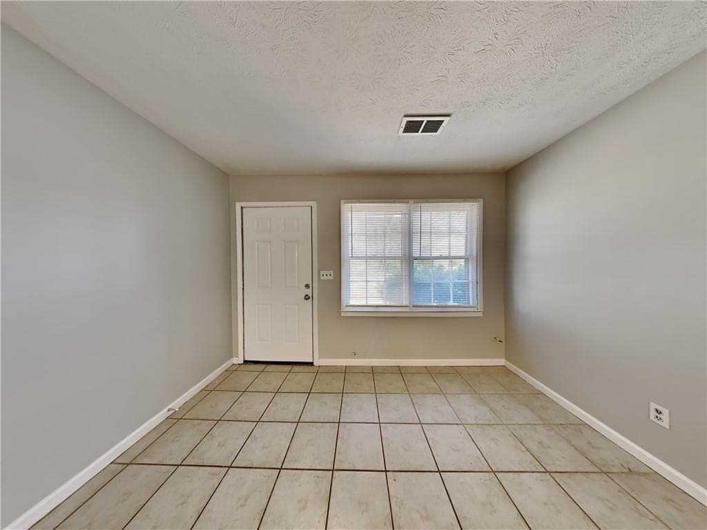 3 bedroom, 2 bathroom, 1,110 sq ft duplex for rent at 2124 Golfview Drive, Conyers, GA 30013 for $1,250 a month — photo 2