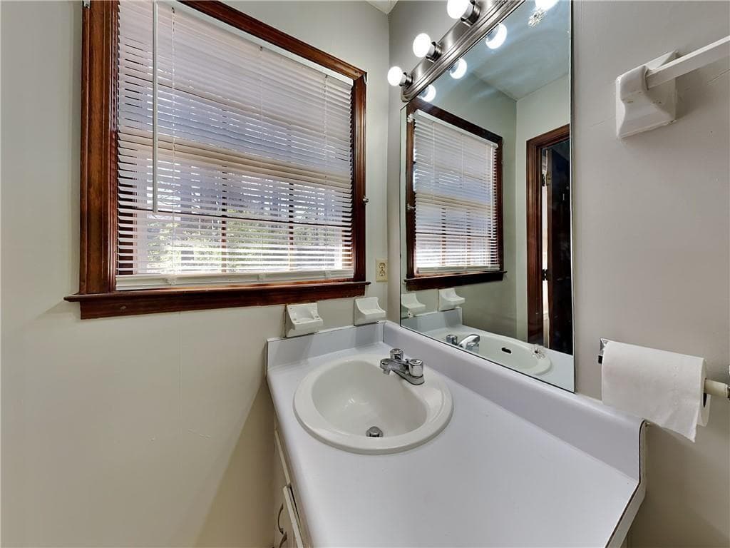 3 bedroom, 2 bathroom, 1,110 sq ft duplex for rent at 2124 Golfview Drive, Conyers, GA 30013 for $1,250 a month — photo 7