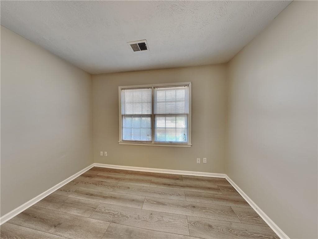 3 bedroom, 2 bathroom, 1,110 sq ft duplex for rent at 2124 Golfview Drive, Conyers, GA 30013 for $1,250 a month — photo 9