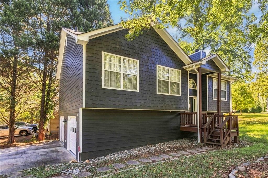 3 bedroom, 2 bathroom, 1,880 sq ft single family residence for sale at 3235 Southshore Court, Cumming, GA 30041 — photo 2