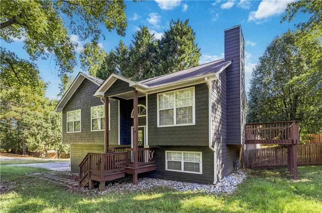 3 bedroom, 2 bathroom, 1,880 sq ft single family residence for sale at 3235 Southshore Court, Cumming, GA 30041 — photo 3