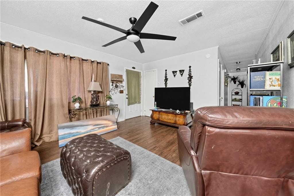 3 bedroom, 2 bathroom, 1,100 sq ft single family residence for sale at 4791 Wellborn Drive, Columbus, GA 31907 — photo 5