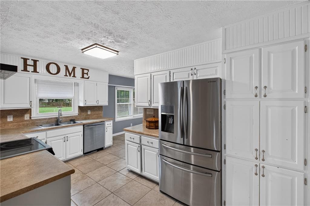 3 bedroom, 2 bathroom, 2,892 sq ft single family residence for sale at 1931 Lake Jodeco Road, Jonesboro, GA 30236 — photo 6