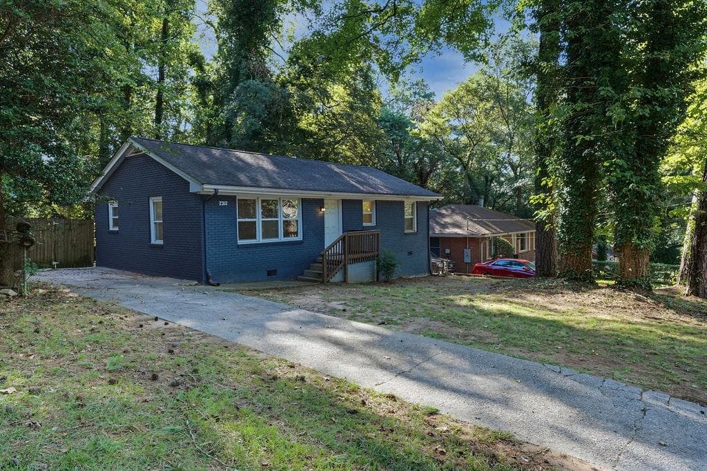 3 bedroom, 1 bathroom, 1,000 sq ft single family residence for sale at 2312 Polar Rock Avenue, Atlanta, GA 30315 — photo 2