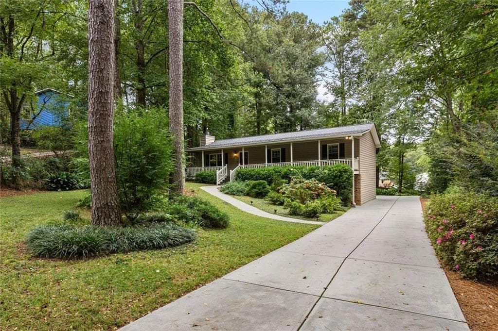 3 bedroom, 2 bathroom, 1,852 sq ft home for sale at 3465 Broxton Mill Way, Snellville, GA