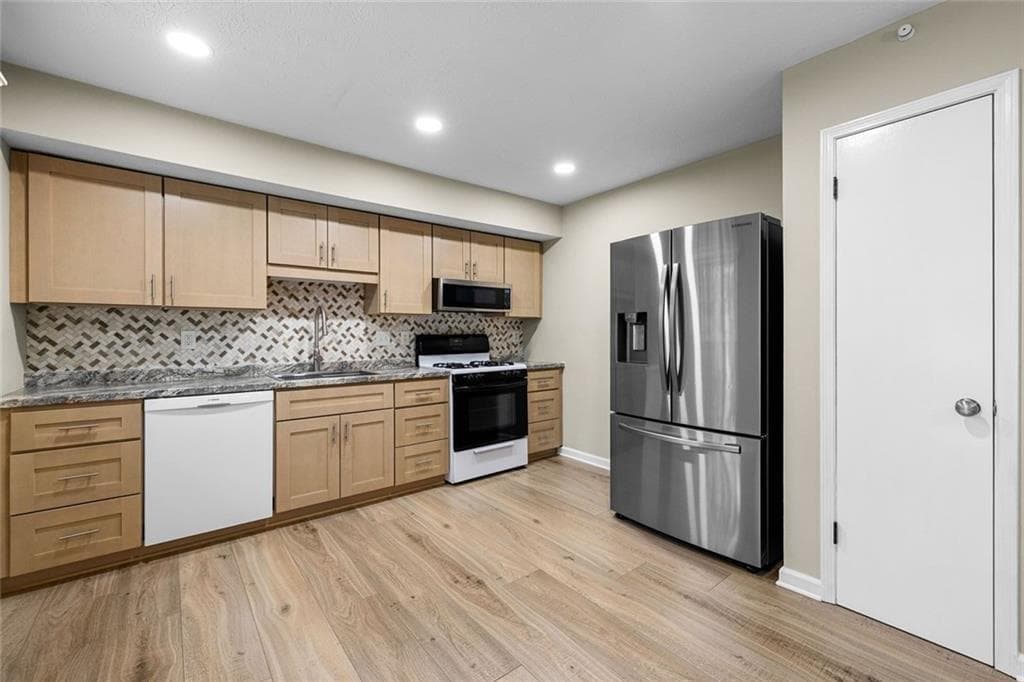 3 bedroom, 2 bathroom, 1,852 sq ft single family residence for sale at 3465 Broxton Mill Way, Snellville, GA 30039 — photo 5