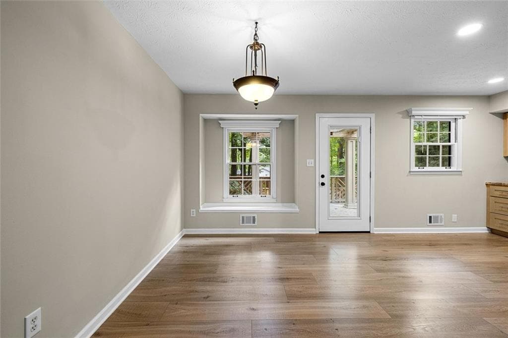 3 bedroom, 2 bathroom, 1,852 sq ft single family residence for sale at 3465 Broxton Mill Way, Snellville, GA 30039 — photo 6