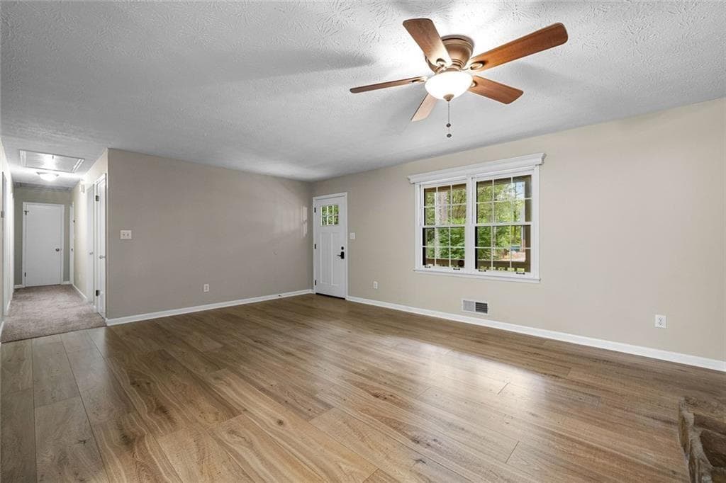 3 bedroom, 2 bathroom, 1,852 sq ft single family residence for sale at 3465 Broxton Mill Way, Snellville, GA 30039 — photo 7