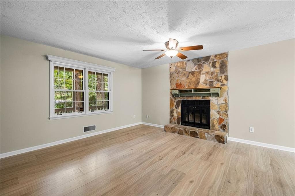 3 bedroom, 2 bathroom, 1,852 sq ft single family residence for sale at 3465 Broxton Mill Way, Snellville, GA 30039 — photo 8