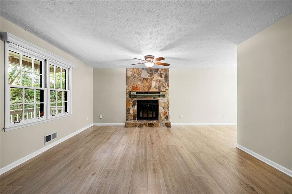 3 bedroom, 2 bathroom, 1,852 sq ft single family residence for sale at 3465 Broxton Mill Way, Snellville, GA 30039 — photo 9