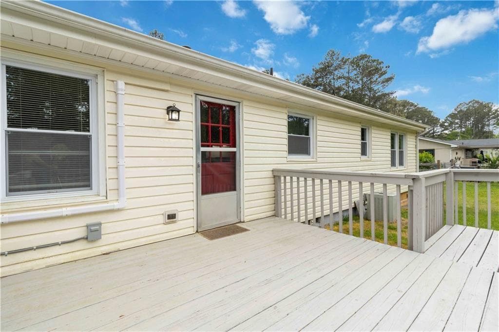 3 bedroom, 2 bathroom, 1,208 sq ft single family residence for rent at 3040 Land Road, Alpharetta, GA 30004 for $2,600 a month — photo 3