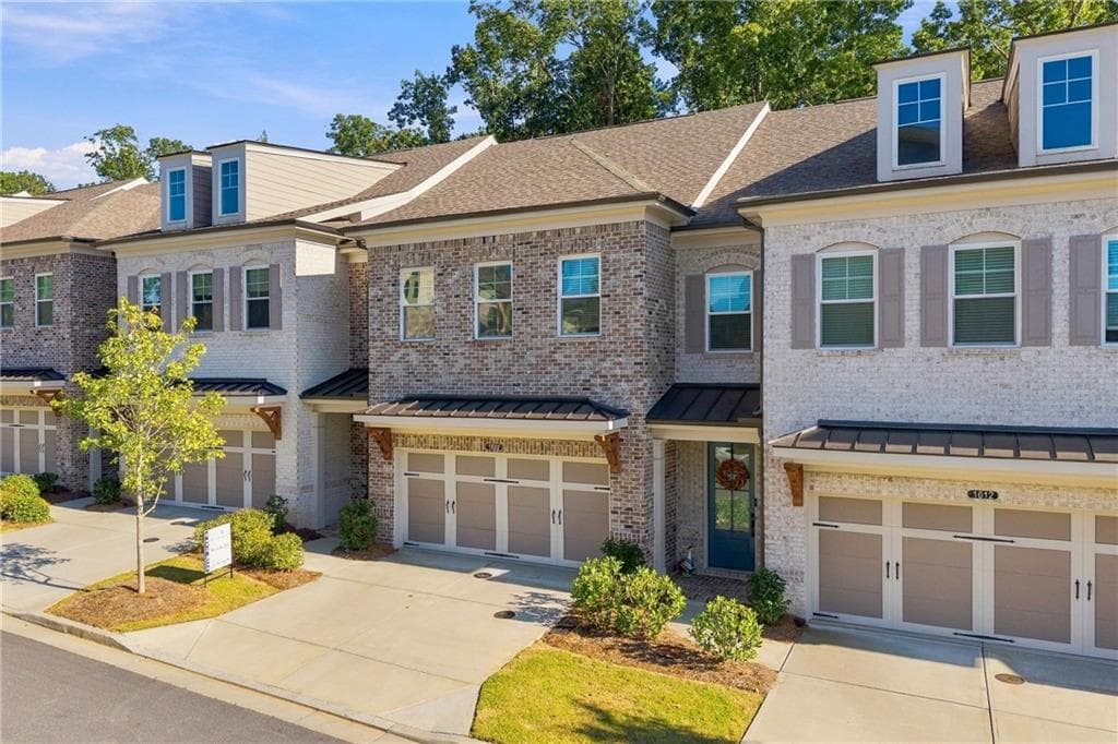 3 bedroom, 3 bathroom, 2,009 sq ft townhouse for sale at 1602 Wellborn Walk, Suwanee, GA 30024 — photo 2