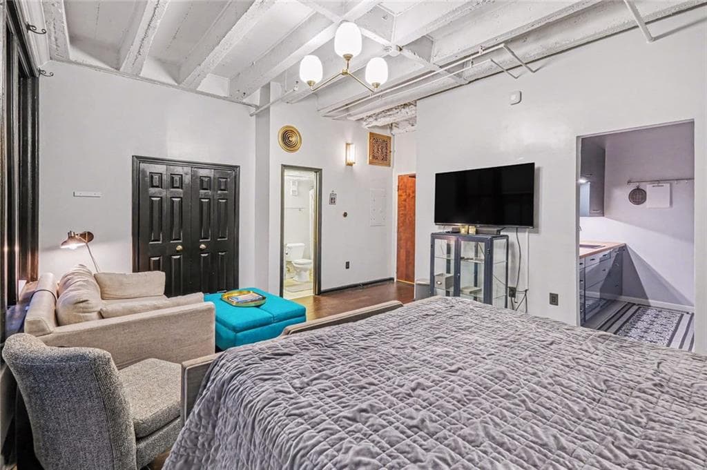 1 bedroom, 1 bathroom, 465 sq ft condominium for sale at 32 Peachtree St NW 602, Atlanta, GA 30303 — photo 3
