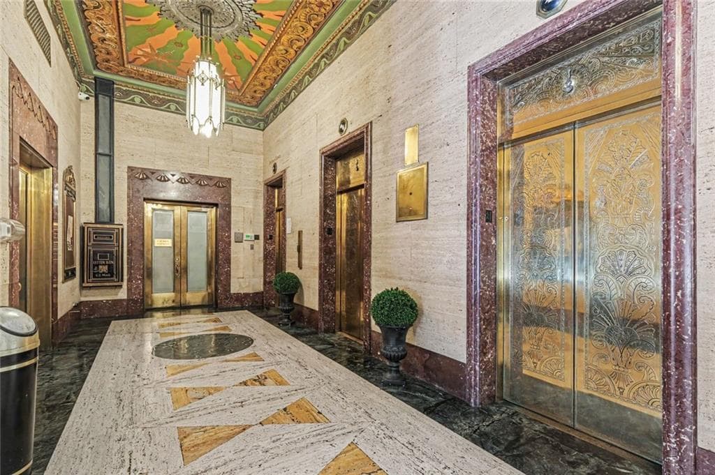 1 bedroom, 1 bathroom, 465 sq ft condominium for sale at 32 Peachtree St NW 602, Atlanta, GA 30303 — photo 10