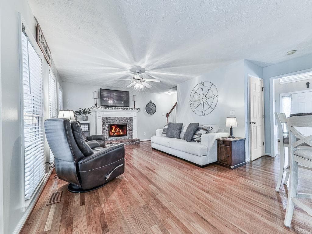 5 bedroom, 4 bathroom, 2,864 sq ft single family residence for sale at 373 Yonah Circle, Woodstock, GA 30189 — photo 8