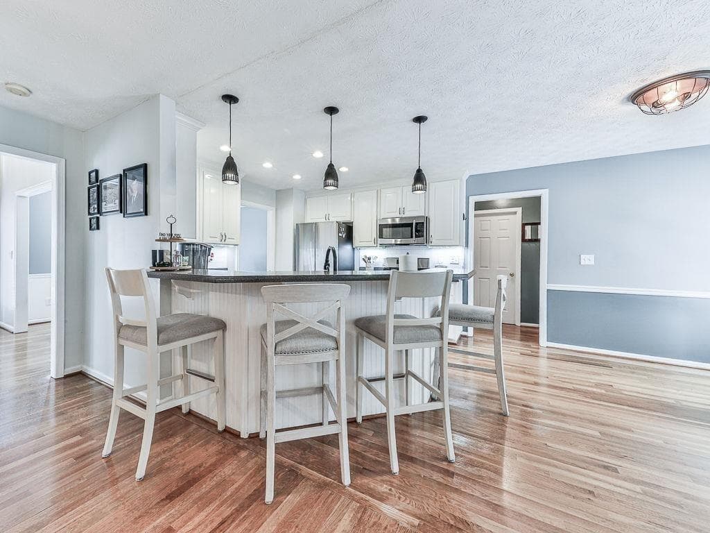 5 bedroom, 4 bathroom, 2,864 sq ft single family residence for sale at 373 Yonah Circle, Woodstock, GA 30189 — photo 10