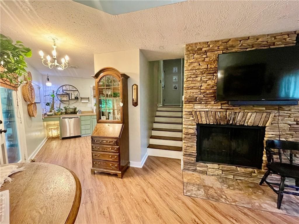 3 bedroom, 2 bathroom, 1,176 sq ft single family residence for sale at 3215 The Trail Road, Gainesville, GA 30501 — photo 6