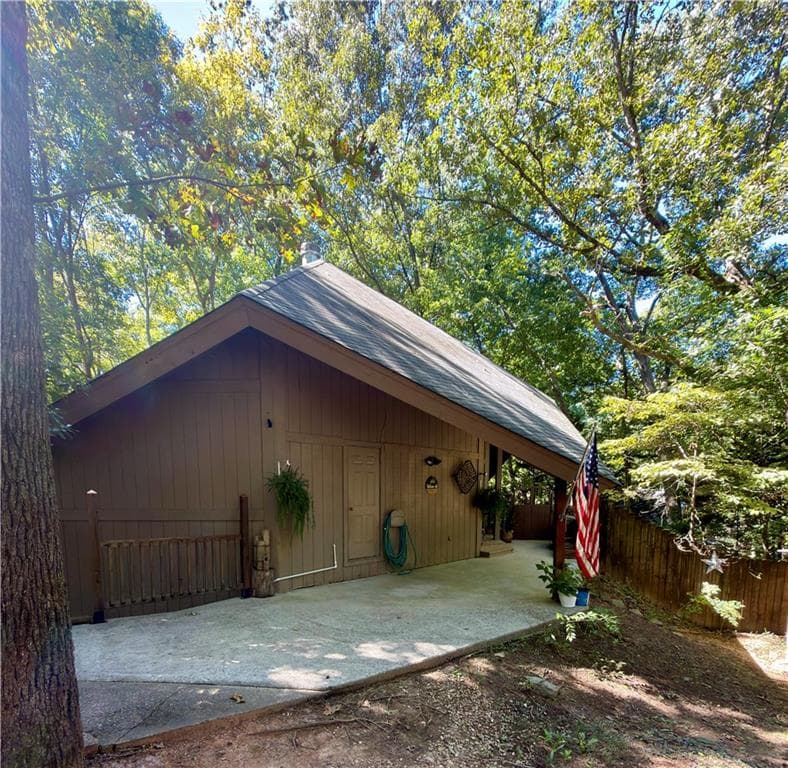 3 bedroom, 2 bathroom, 1,176 sq ft single family residence for sale at 3215 The Trail Road, Gainesville, GA 30501 — photo 2