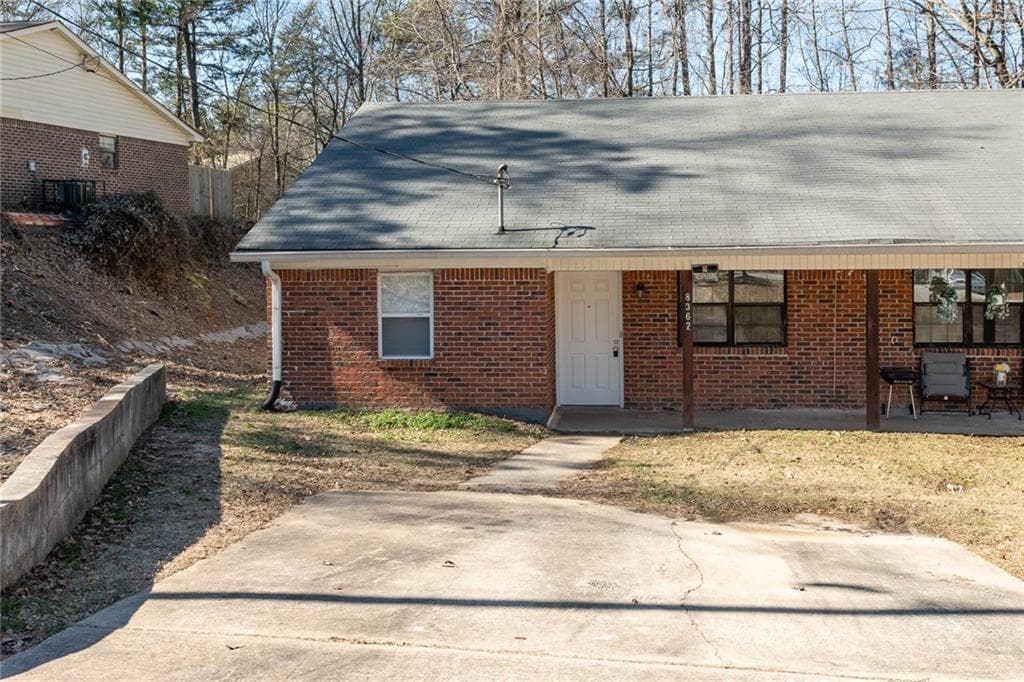 2 bedroom, 2 bathroom, 1,100 sq ft duplex for rent at 8367 Warren Drive 8367, Douglasville, GA 30134 for $1,195 a month