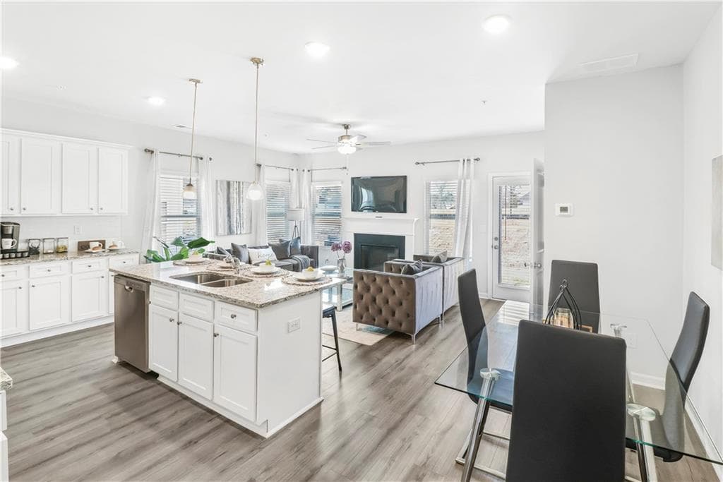 3 bedroom, 3 bathroom, 1,315 sq ft townhouse for sale at 219 Birch Way, Fairburn, GA 30213 — photo 8