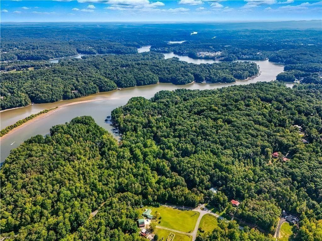 3 bedroom, 3 bathroom, 2,332 sq ft single family residence for sale at 238 Shore Drive, Dahlonega, GA 30533 — photo 8