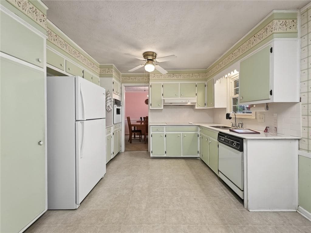 4 bedroom, 3 bathroom, 2,125 sq ft single family residence for sale at 4162 Cimarron Drive, Clarkston, GA 30021 — photo 10