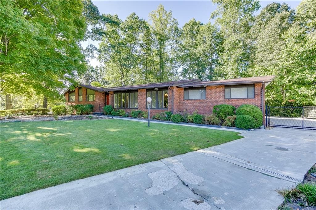3 bedroom, 2 bathroom, 2,129 sq ft single family residence for sale at 2602 Cosmos Court, Atlanta, GA 30345 — photo 2