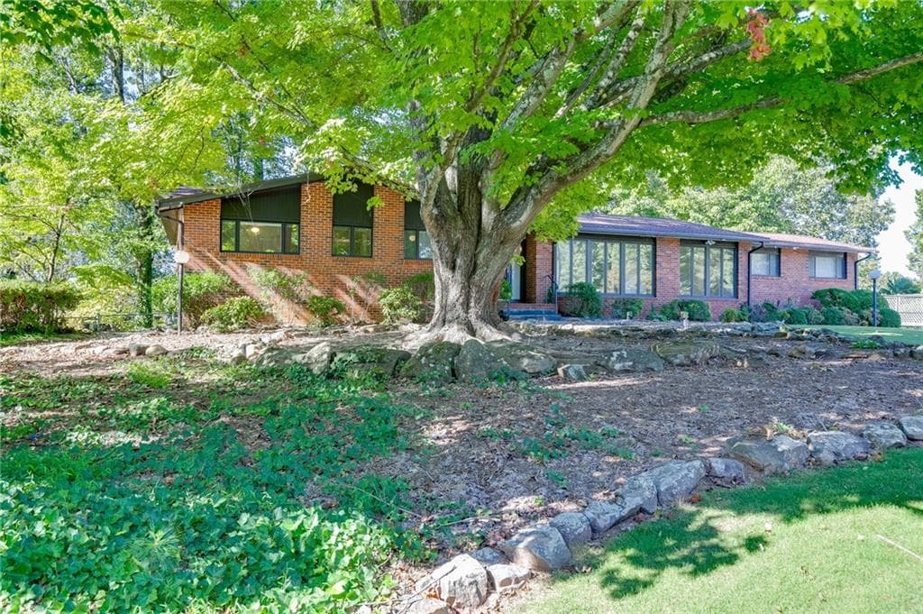 3 bedroom, 2 bathroom, 2,129 sq ft single family residence for sale at 2602 Cosmos Court, Atlanta, GA 30345 — photo 3